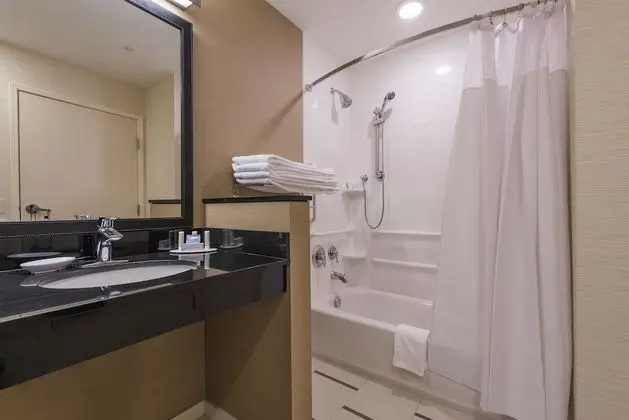 Oda, 2 Büyük (Queen) Boy Yatak (Mobility Accessible, Tub)