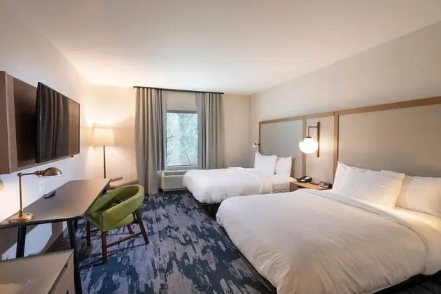 Oda, 2 Büyük (Queen) Boy Yatak