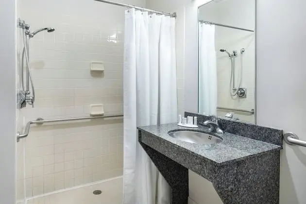 Oda, 2 Çift Kişilik Yatak (Mobility Accessible, Roll-In Shower)