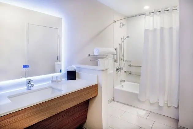 Oda, 2 Büyük (Queen) Boy Yatak, Sigara İçilmez