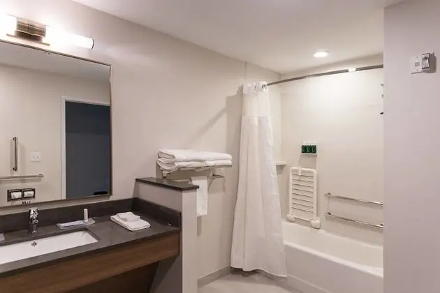 Oda, 2 Büyük (Queen) Boy Yatak, Sigara İçilmez, Şehir Manzaralı