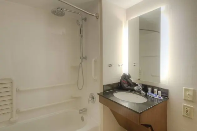 Oda, 2 Büyük (Queen) Boy Yatak (Mobility/Hearing Accessible, Tub)
