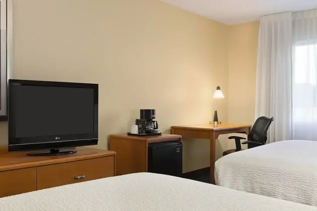 Oda, 2 Büyük (Queen) Boy Yatak