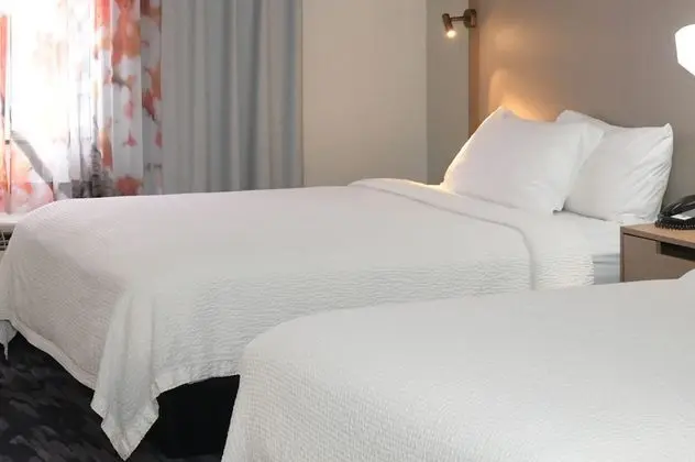 Oda, 2 Büyük (Queen) Boy Yatak