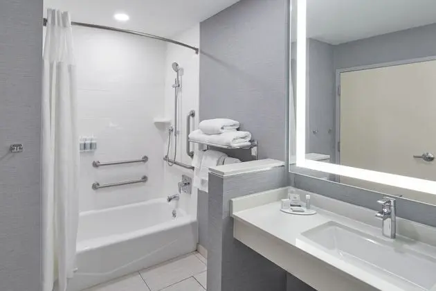 Oda, 1 En Büyük (King) Boy Yatak (Mobility/Hearing Accessible, Tub)