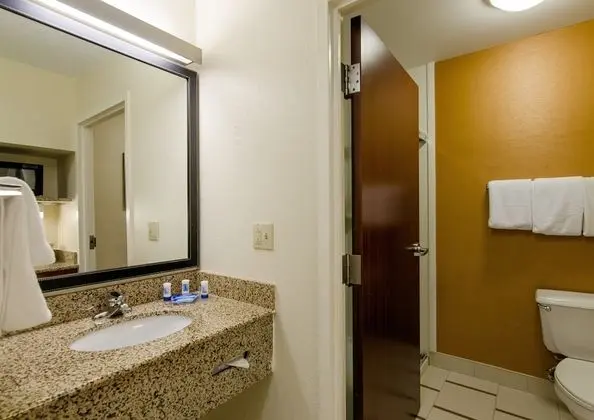 Oda, 1 Büyük (Queen) Boy Yatak