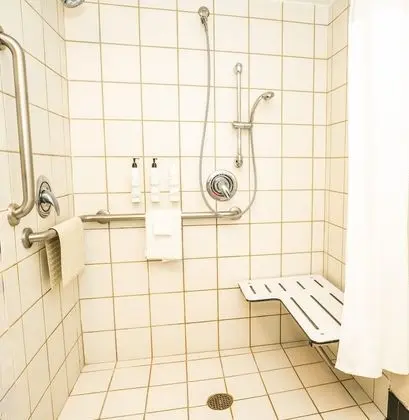 Oda, 2 Büyük (Queen) Boy Yatak (Mobility Accessible, Tub)