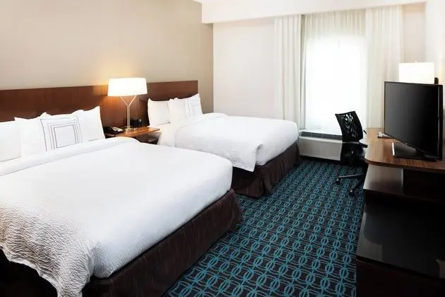 Oda, 2 Büyük (Queen) Boy Yatak (Mobility Accessible, Roll-In Shower)