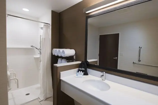 Oda, 1 En Büyük (King) Boy Yatak ve Çekyat