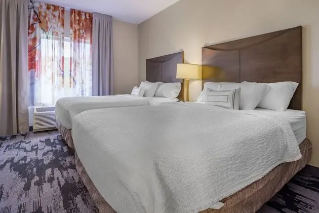 Oda, 2 Büyük (Queen) Boy Yatak