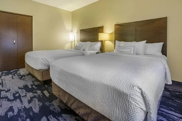 Oda, 2 Büyük (Queen) Boy Yatak