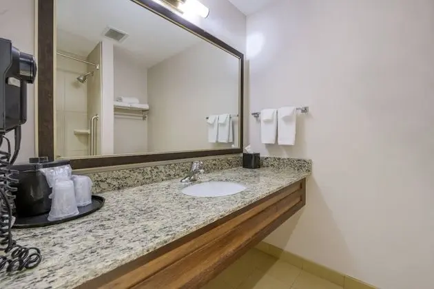 Oda, 2 Büyük (Queen) Boy Yatak