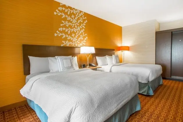 Oda, 2 Büyük (Queen) Boy Yatak (Mobility Accessible, Roll-In Shower)