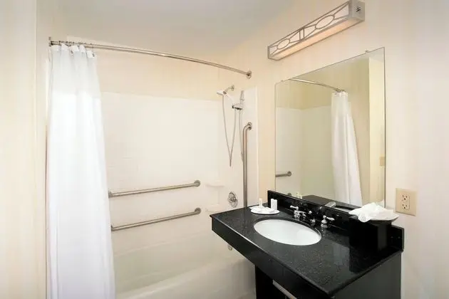 Engellilere uygun banyo