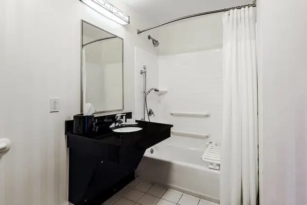 Oda, 1 En Büyük (King) Boy Yatak (Mobility/Hearing Accessible, Tub)