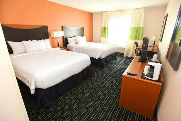 Oda, 2 Büyük (Queen) Boy Yatak