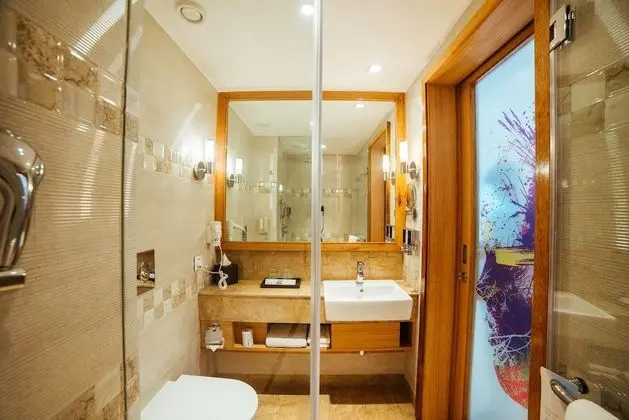 Oda, 1 En Büyük (King) Boy Yatak, Sigara İçilmez (High Floor-9th and above, Large Room)