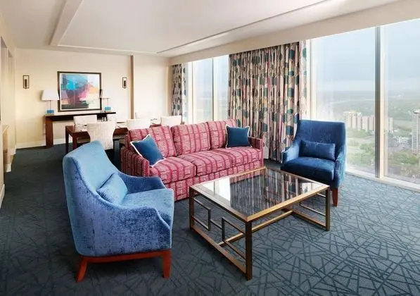 Signature Süit, 1 Yatak Odası, 2 Banyolu (Floors 8-31)