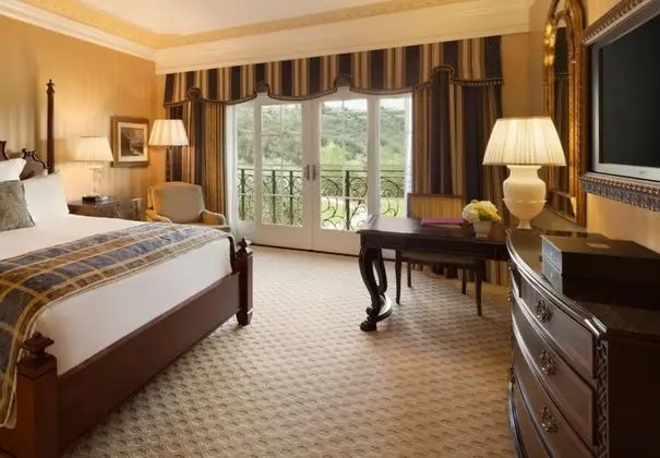 Oda, 1 En Büyük (King) Boy Yatak (Fairmont)