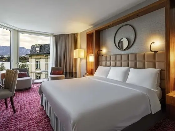 Fairmont, Tek Büyük Yataklı Oda, 1 Çift Kişilik Yatak, Kısmi Göl Manzaralı