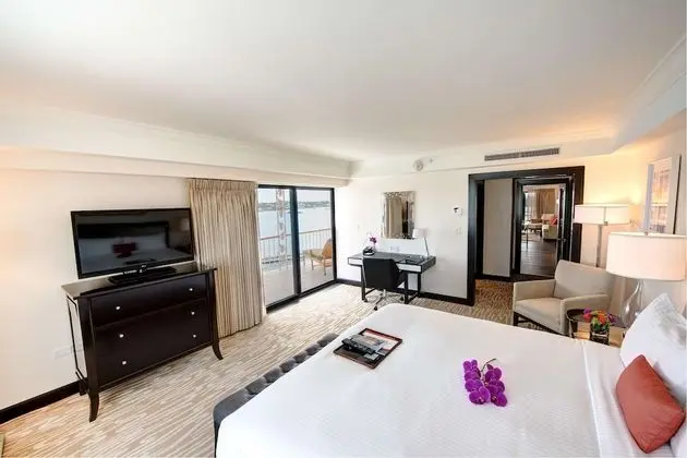 Çatı Katı Süiti (Penthouse), 1 En Büyük (King) Boy Yatak