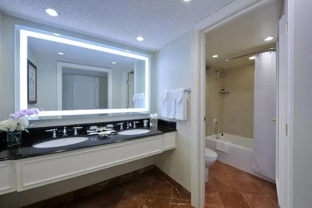 Fairmont Room, 1 King Bed, Partial Sea View
