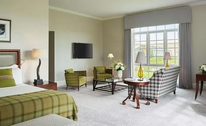Deluxe Suite Land View King