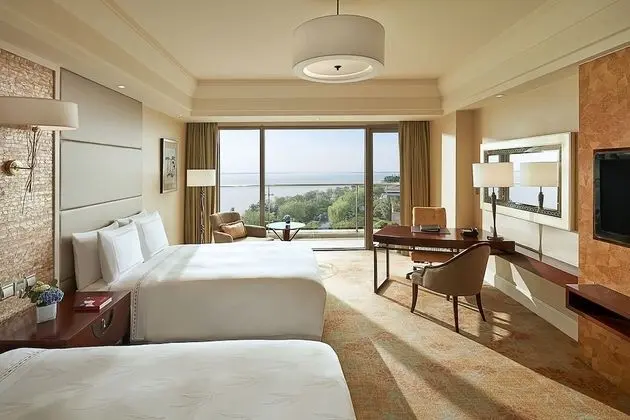 Fairmont Gold, Grand Oda, 1 Çift Kişilik Yatak, Göl Manzaralı