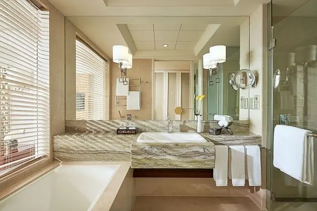 Fairmont Gold, Grand Oda, 1 Çift Kişilik Yatak, Göl Manzaralı