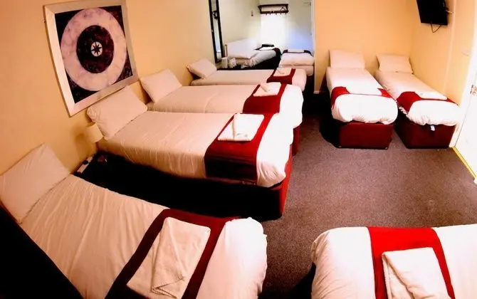 Basic Oda, Birden Çok Yatak (7 Adults )