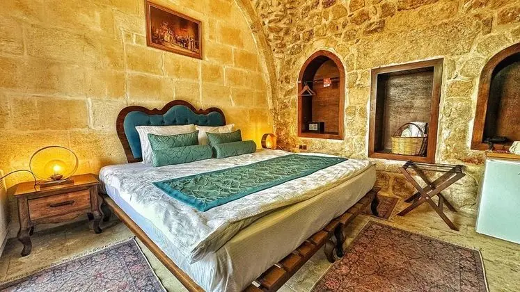 Taş Oda, Avlu Manzaralı, Ortak Teraslı