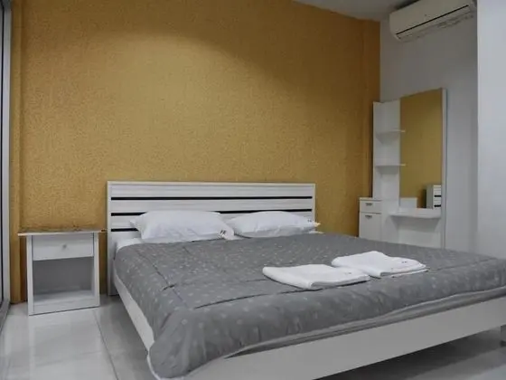One Bedroom Apartment