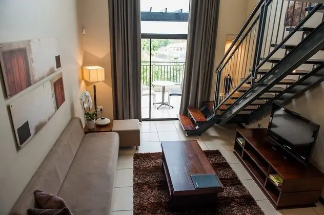 Apart Daire, 2 Yatak Odası, Küçük Mutfak, Avlu Manzaralı (With a Loft)