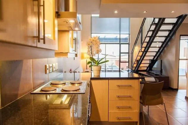 Apart Daire, 2 Yatak Odası, Küçük Mutfak, Avlu Manzaralı (With a Loft)