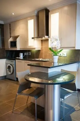 Apart Daire, 2 Yatak Odası, Küçük Mutfak, Avlu Manzaralı (With a Loft)