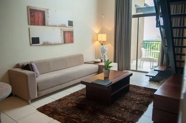 Apart Daire, 2 Yatak Odası, Küçük Mutfak, Avlu Manzaralı (With a Loft)