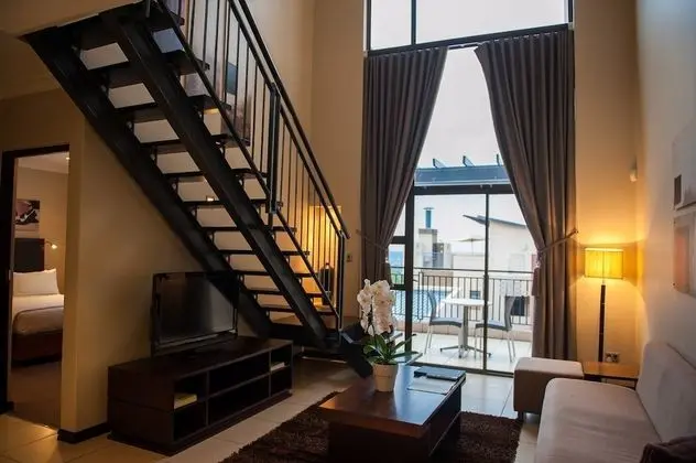 Apart Daire, 2 Yatak Odası, Küçük Mutfak, Avlu Manzaralı (With a Loft)
