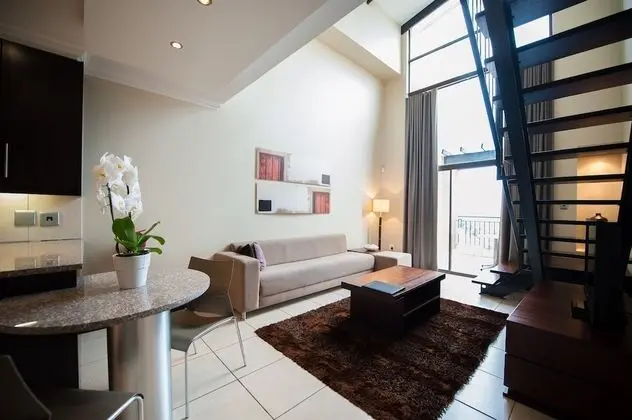 Apart Daire, 2 Yatak Odası, Küçük Mutfak, Avlu Manzaralı (With a Loft)