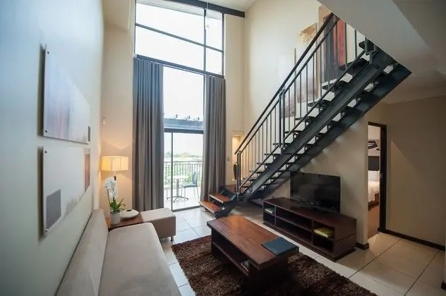 Apart Daire, 2 Yatak Odası, Küçük Mutfak, Avlu Manzaralı (With a Loft)