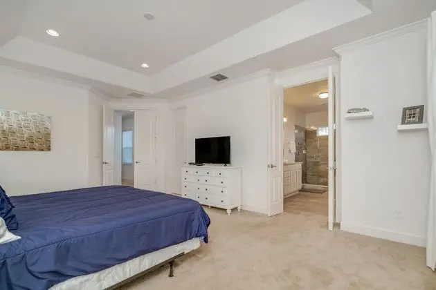 Villa (1472FAIRVIEW)