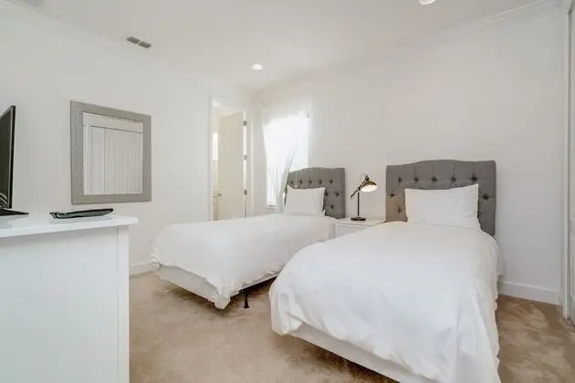 Villa (1472FAIRVIEW)