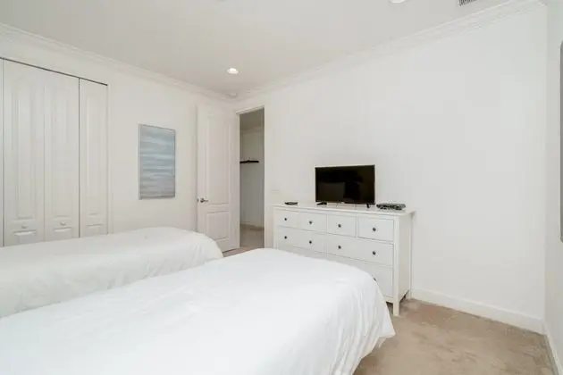 Villa (1472FAIRVIEW)