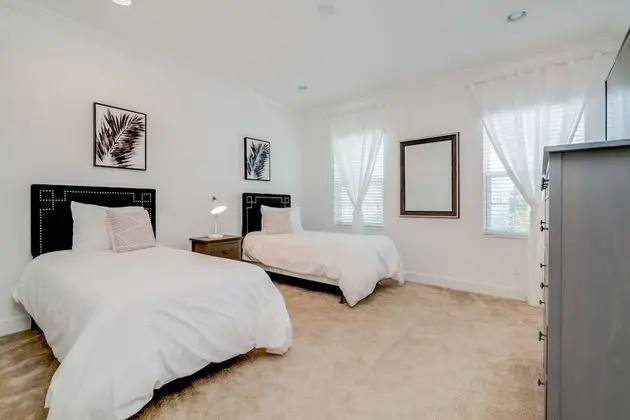 Villa (1472FAIRVIEW)