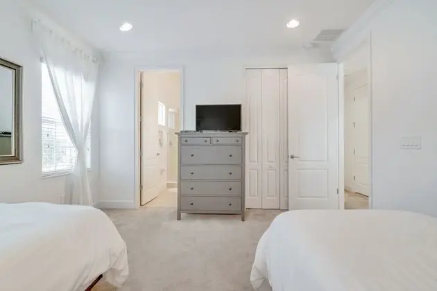 Villa (1472FAIRVIEW)
