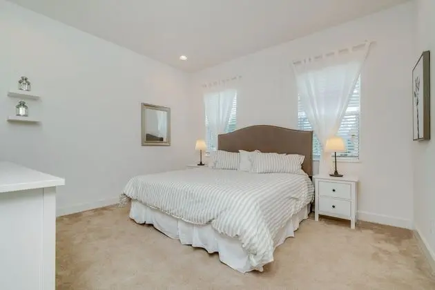 Villa (1472FAIRVIEW)