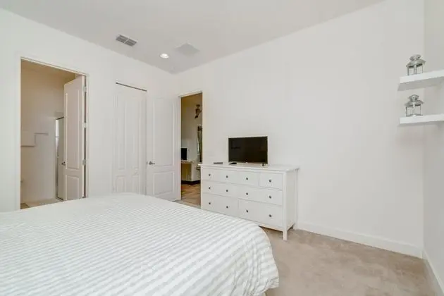 Villa (1472FAIRVIEW)