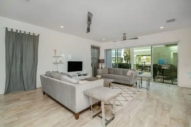 Villa (1472FAIRVIEW)