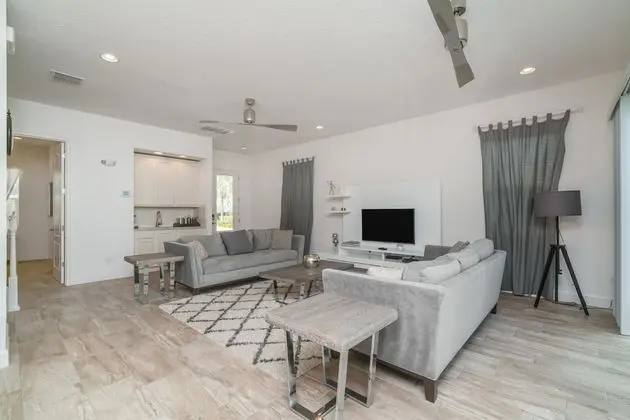 Villa (1472FAIRVIEW)