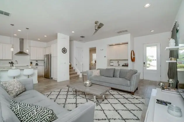 Villa (1472FAIRVIEW)