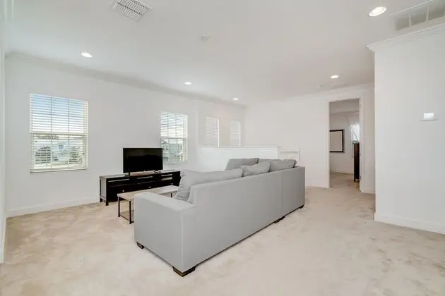 Villa (1472FAIRVIEW)